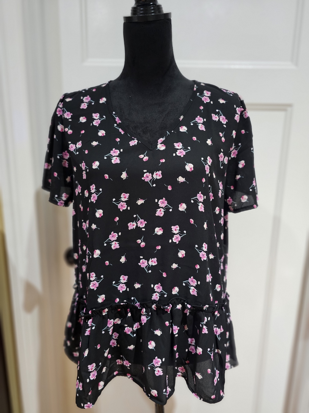 Pleione Black Floral V-Neck Ruffle-Hem Top